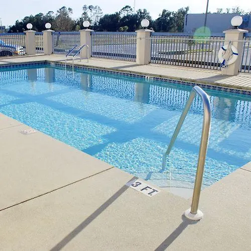 Luxury Suites Ferry Pass Hotel
