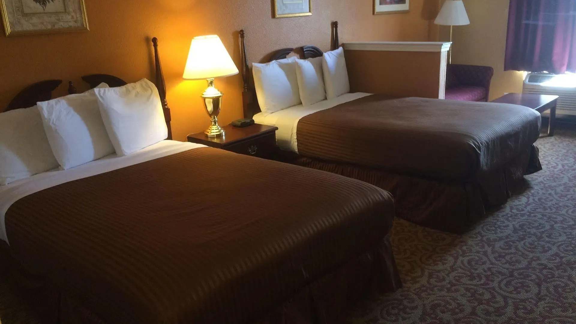 Luxury Suites Ferry Pass Hotel