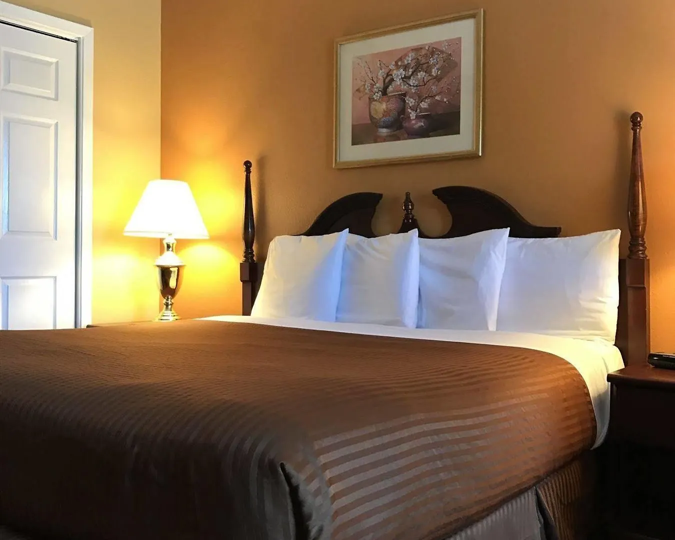 Luxury Suites Ferry Pass Hotel