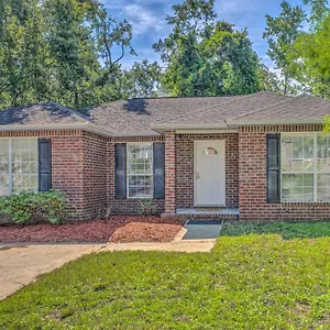Holiday home 10 Mi To Downtown Pets Welcome!