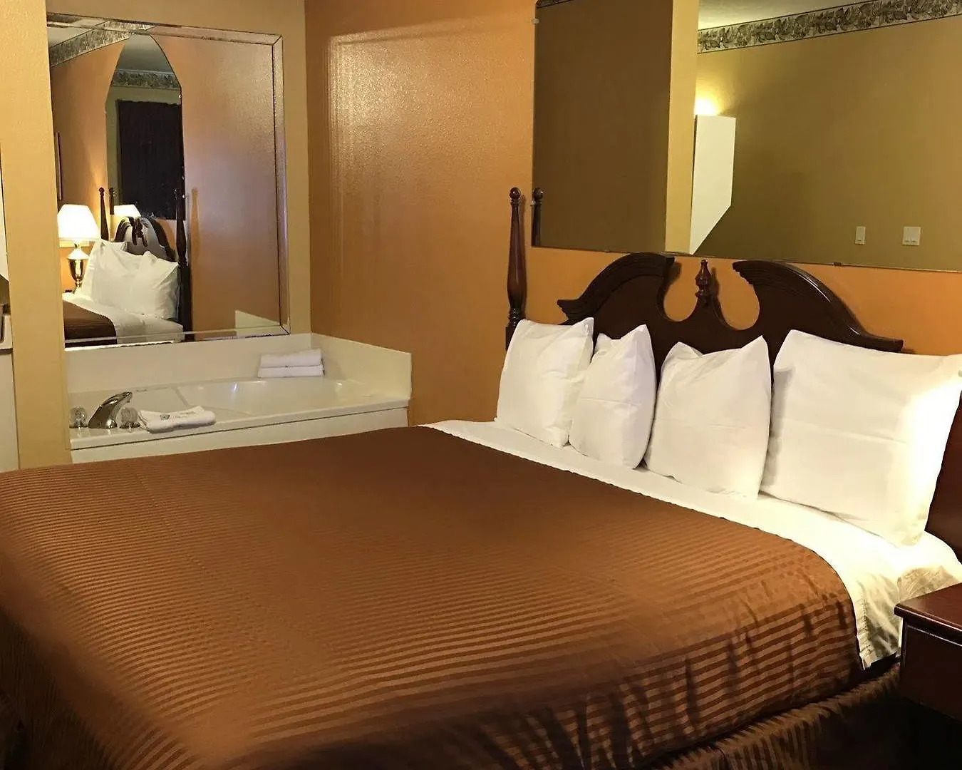 Luxury Suites Ferry Pass